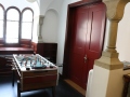 Kicker-desk